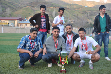Guldexvîn Kültür Merkezi Newroz futbol turnuvası sona erdi 25