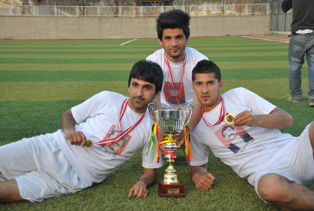 Guldexvîn Kültür Merkezi Newroz futbol turnuvası sona erdi 27