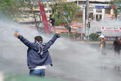 İstanbul'da 1 Mayıs'a müdahale (Foto: DİHA) 14