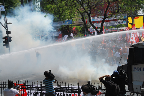 İstanbul'da 1 Mayıs'a müdahale (Foto: DİHA) 18