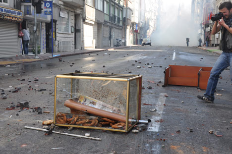 İstanbul'da 1 Mayıs'a müdahale (Foto: DİHA) 25