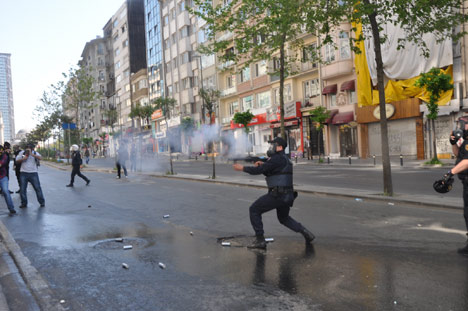 İstanbul'da 1 Mayıs'a müdahale (Foto: DİHA) 27