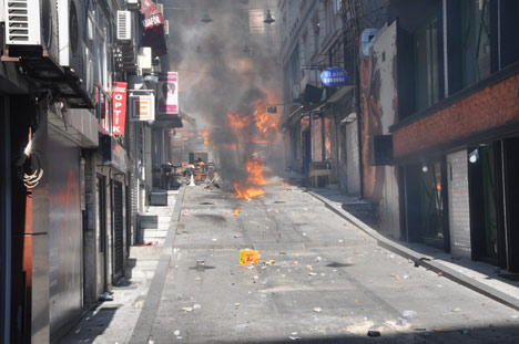 İstanbul'da 1 Mayıs'a müdahale (Foto: DİHA) 28