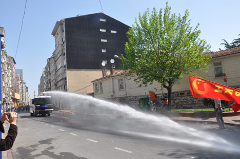 İstanbul'da 1 Mayıs'a müdahale (Foto: DİHA) 30