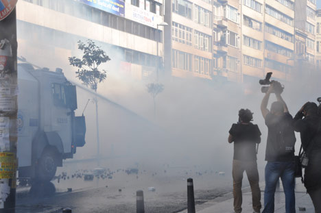 İstanbul'da 1 Mayıs'a müdahale (Foto: DİHA) 34