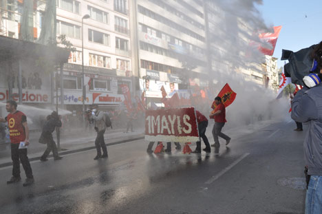 İstanbul'da 1 Mayıs'a müdahale (Foto: DİHA) 35