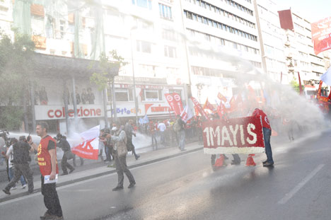 İstanbul'da 1 Mayıs'a müdahale (Foto: DİHA) 36