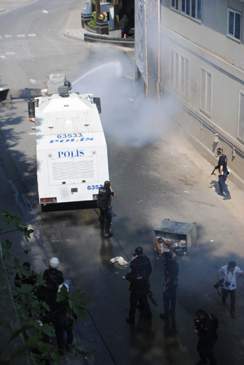 İstanbul'da 1 Mayıs'a müdahale (Foto: DİHA) 41