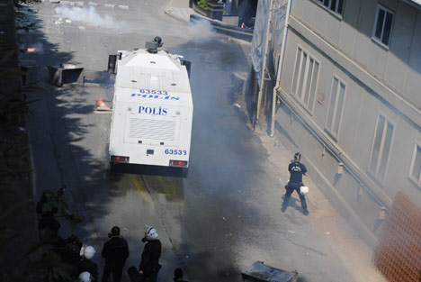 İstanbul'da 1 Mayıs'a müdahale (Foto: DİHA) 42
