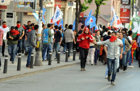 Yaralanan 16 kişi hastaneye kaldırıldı (Foto: DHA) 10