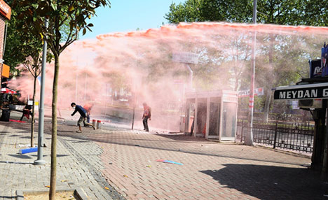 Yaralanan 16 kişi hastaneye kaldırıldı (Foto: DHA) 15