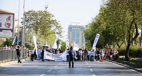 Yaralanan 16 kişi hastaneye kaldırıldı (Foto: DHA) 16