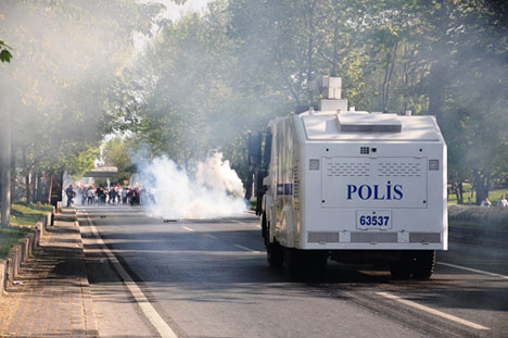 Yaralanan 16 kişi hastaneye kaldırıldı (Foto: DHA) 17