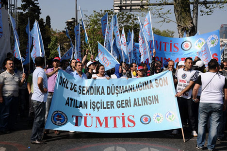 Yaralanan 16 kişi hastaneye kaldırıldı (Foto: DHA) 33