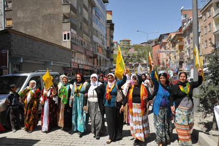 Emekçiler 1 Mayıs'ı halaylarla kutladı 31