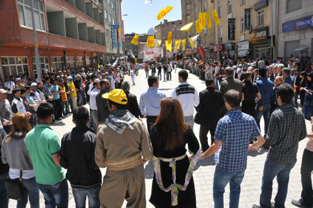 Emekçiler 1 Mayıs'ı halaylarla kutladı 48