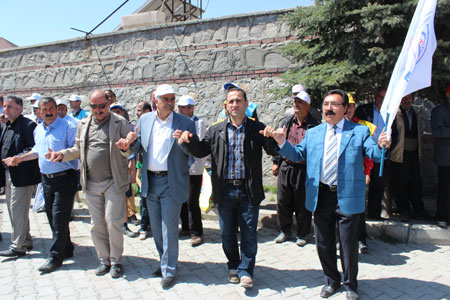 Emekçiler 1 Mayıs'ı halaylarla kutladı 51