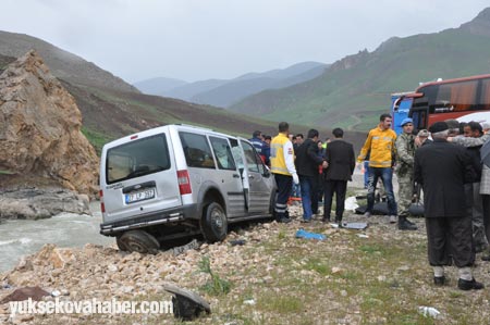 Yüksekova'da trafik kazası: 2 ölü 4