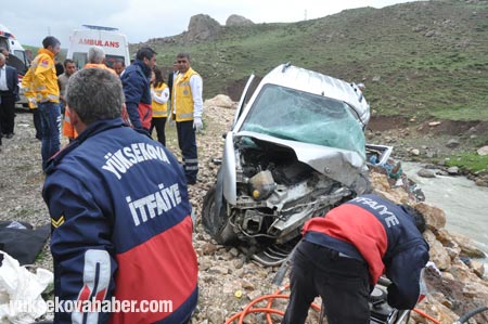 Yüksekova'da trafik kazası: 2 ölü 5