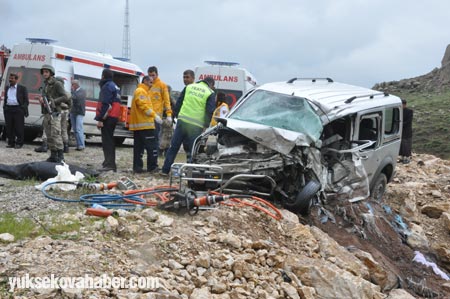 Yüksekova'da trafik kazası: 2 ölü 7