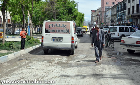 Yüksekova'da yol ve kaldırım çilesi! - video - 24-05-2013 20