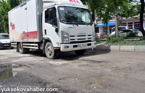 Yüksekova'da yol ve kaldırım çilesi! - video - 24-05-2013 24