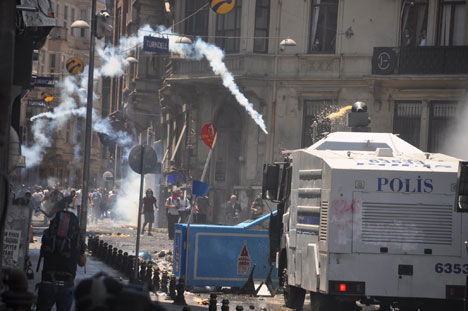 Taksim'de çatışmalar devam ediyor 44