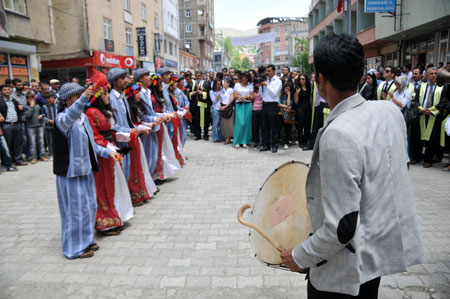 Üniversitenin bahar şenlikleri başladı 11