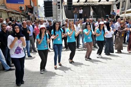 Üniversitenin bahar şenlikleri başladı 16