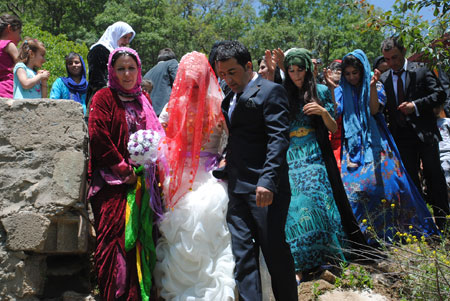 Tekin ailesininŞemdinli'deki düğününden kareler 49