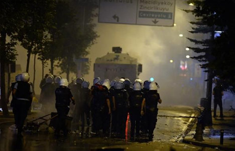 İstanbul'da olaylı geceden kareler 21