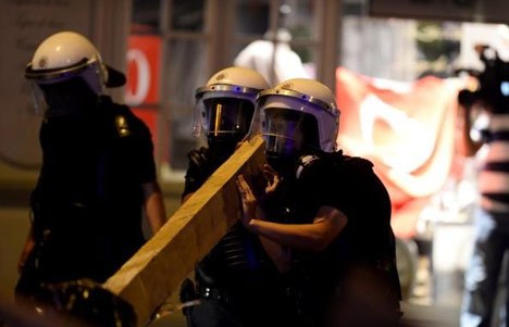 İstanbul'da olaylı geceden kareler 23