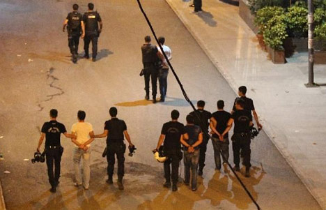 İstanbul'da olaylı geceden kareler 34