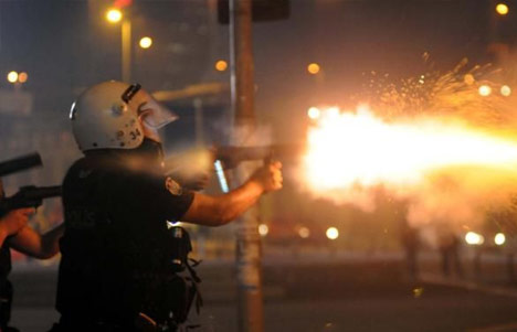 İstanbul'da olaylı geceden kareler 39