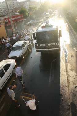 Diyarbakır'da kitleye müdahale 1