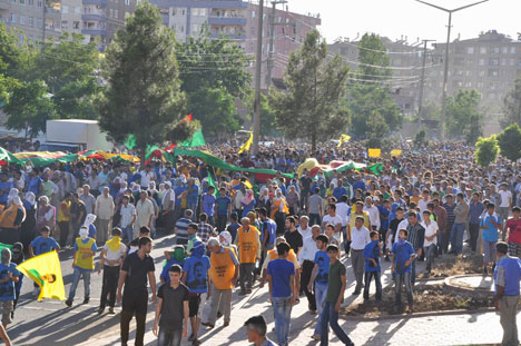 Diyarbakır'da kitleye müdahale 9