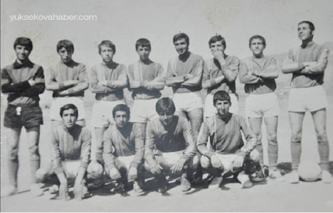 74'ün Yüksekova Lisesi futbol takımı 1