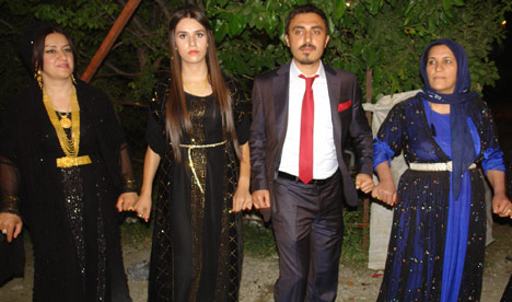 Yüksekova'da yapılan Turgut Ailesinin düğününden kareler 30