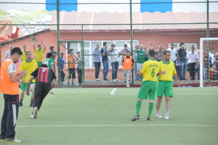 Turnuvanın final maçından kareler 74