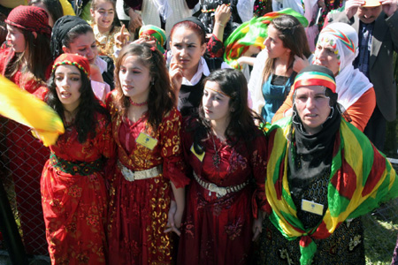 Renklerin Newroz buluşması 107