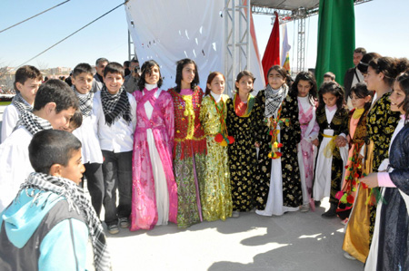 Renklerin Newroz buluşması 124