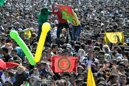 Renklerin Newroz buluşması 125