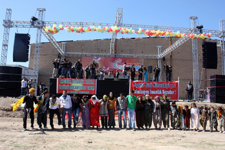Renklerin Newroz buluşması 135
