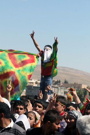 Renklerin Newroz buluşması 140