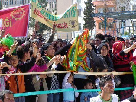 Renklerin Newroz buluşması 146