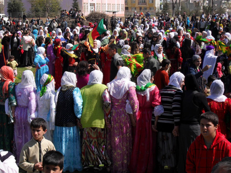 Renklerin Newroz buluşması 165