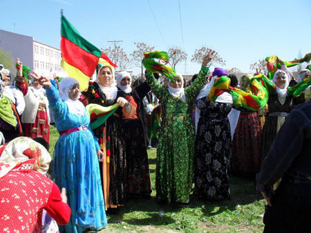 Renklerin Newroz buluşması 174