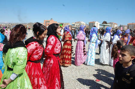 Renklerin Newroz buluşması 177