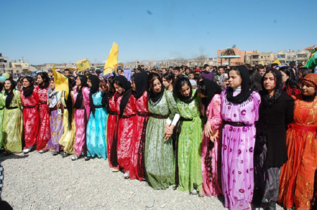 Renklerin Newroz buluşması 185