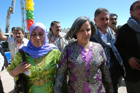 Renklerin Newroz buluşması 200